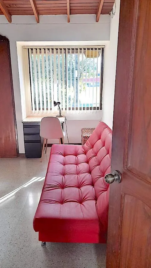 Hostal Saveva Para Grupos Familias Estudiantes Y Deportistas Medellin 0*,